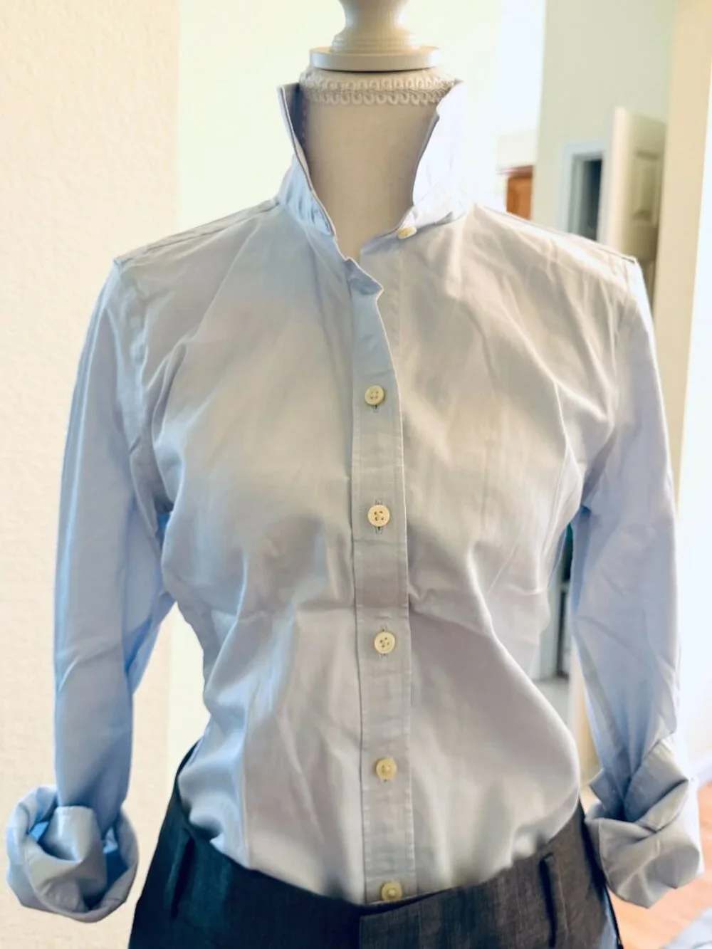 Beautiful Classic light blue Banana Republic "Non-Iron Fitted" button-down shirt - Picture 1 of 3